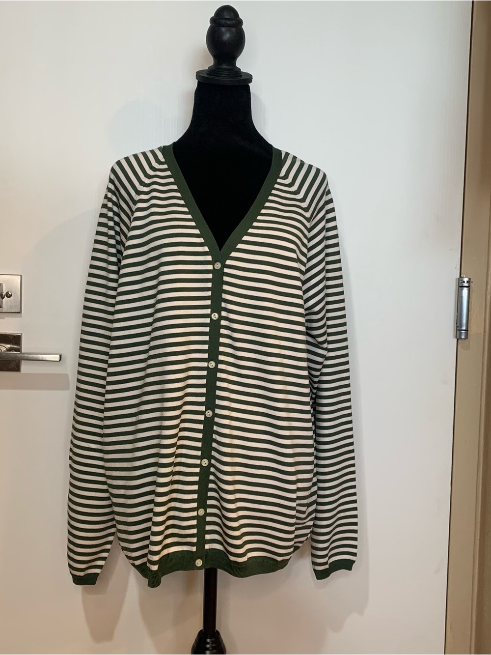 Silk Blend NWT 1X Olive Green/Cream Striped V-Neck Cardigan. Company Ellen Tracy